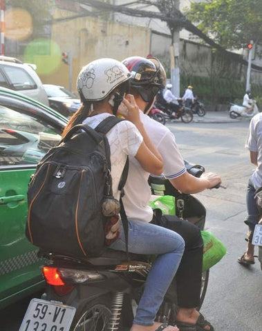 Thoải mái “buôn” điện thoại mọi lúc mọi nơi dễ bị cướp