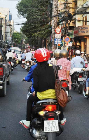 Đeo túi xách một bên bị cướp