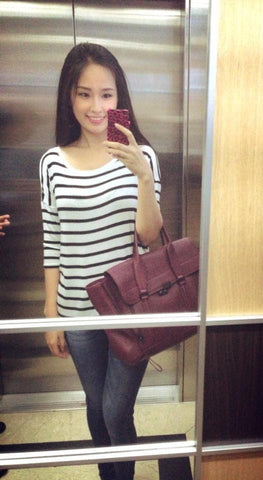Mai Phương Thúy sở hữu chiếc túi burgundy đỏ
