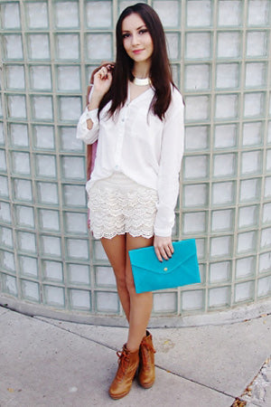 Chiếc Envelope Clutch màu neon